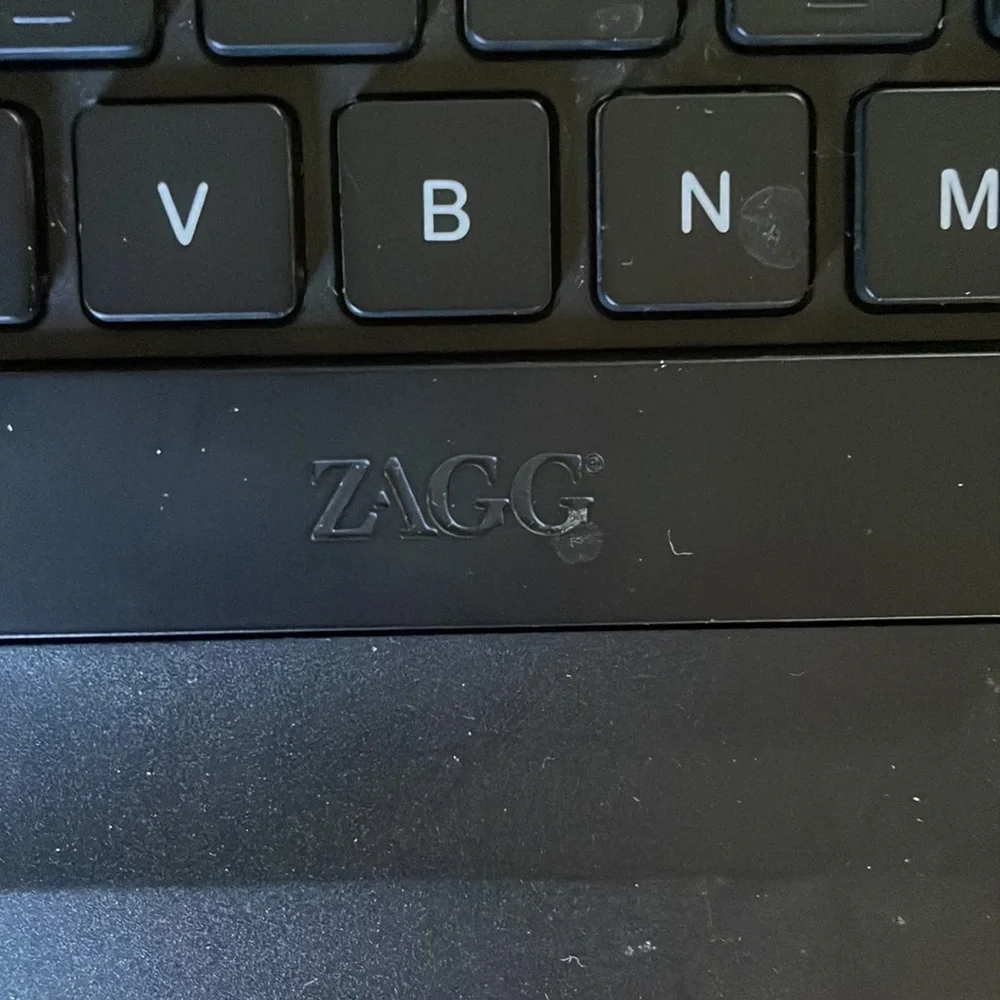 Zagg Bluetooth IPad keyboard